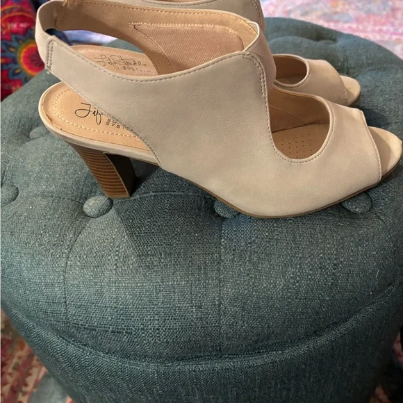 Life Stride Women's soft grey peep toe heels 7.5 wide - Picture 3 of 5